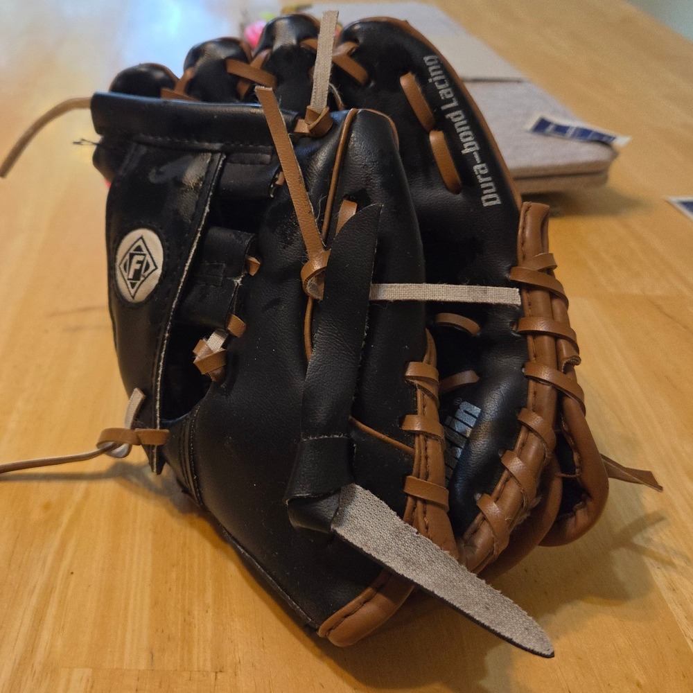Franklin RTP II 8.5 Inch Kids Tee-Ball Baseball Glove Black Tan 22705-8 1/2